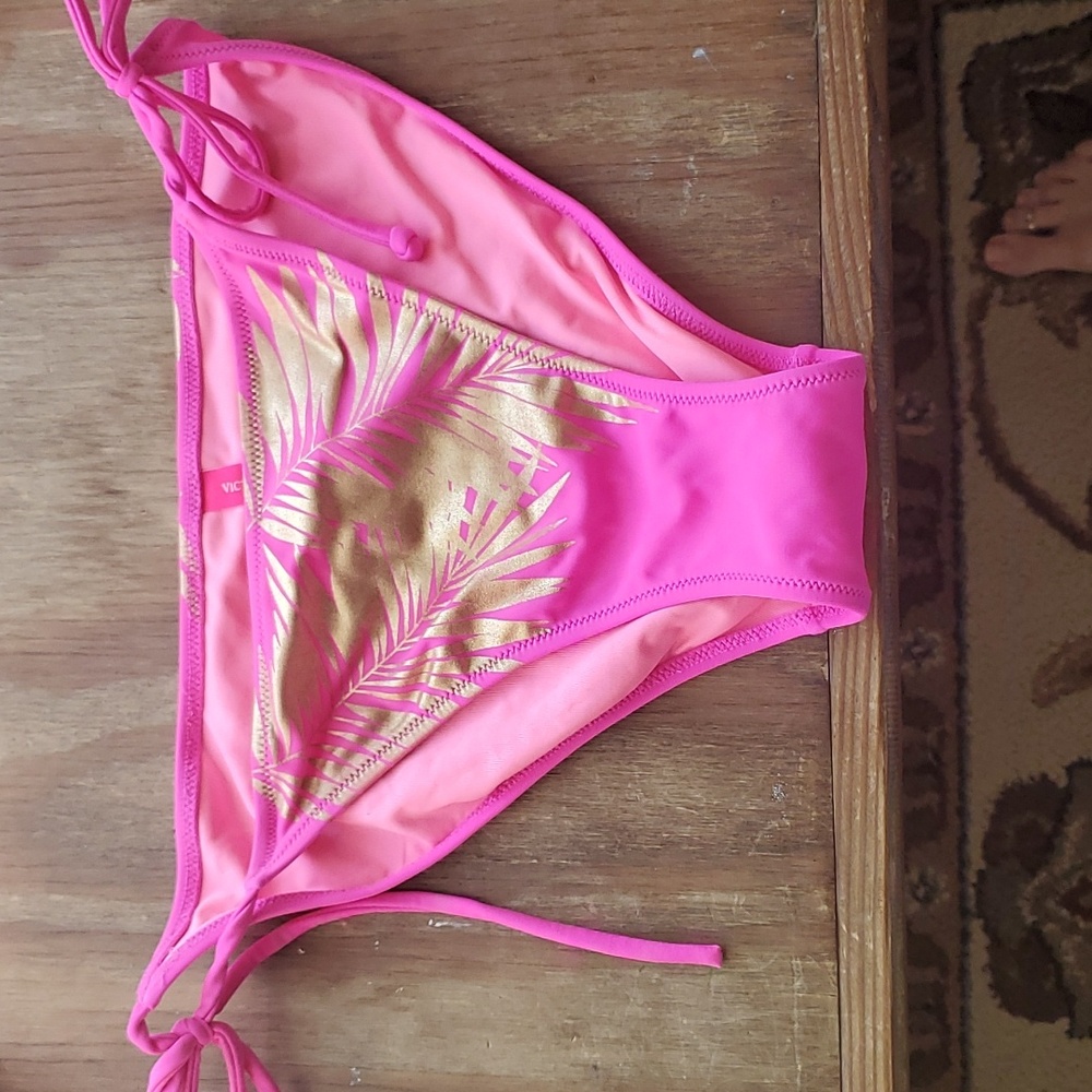 Victoria's Secret bikini - Picture 2 of 6